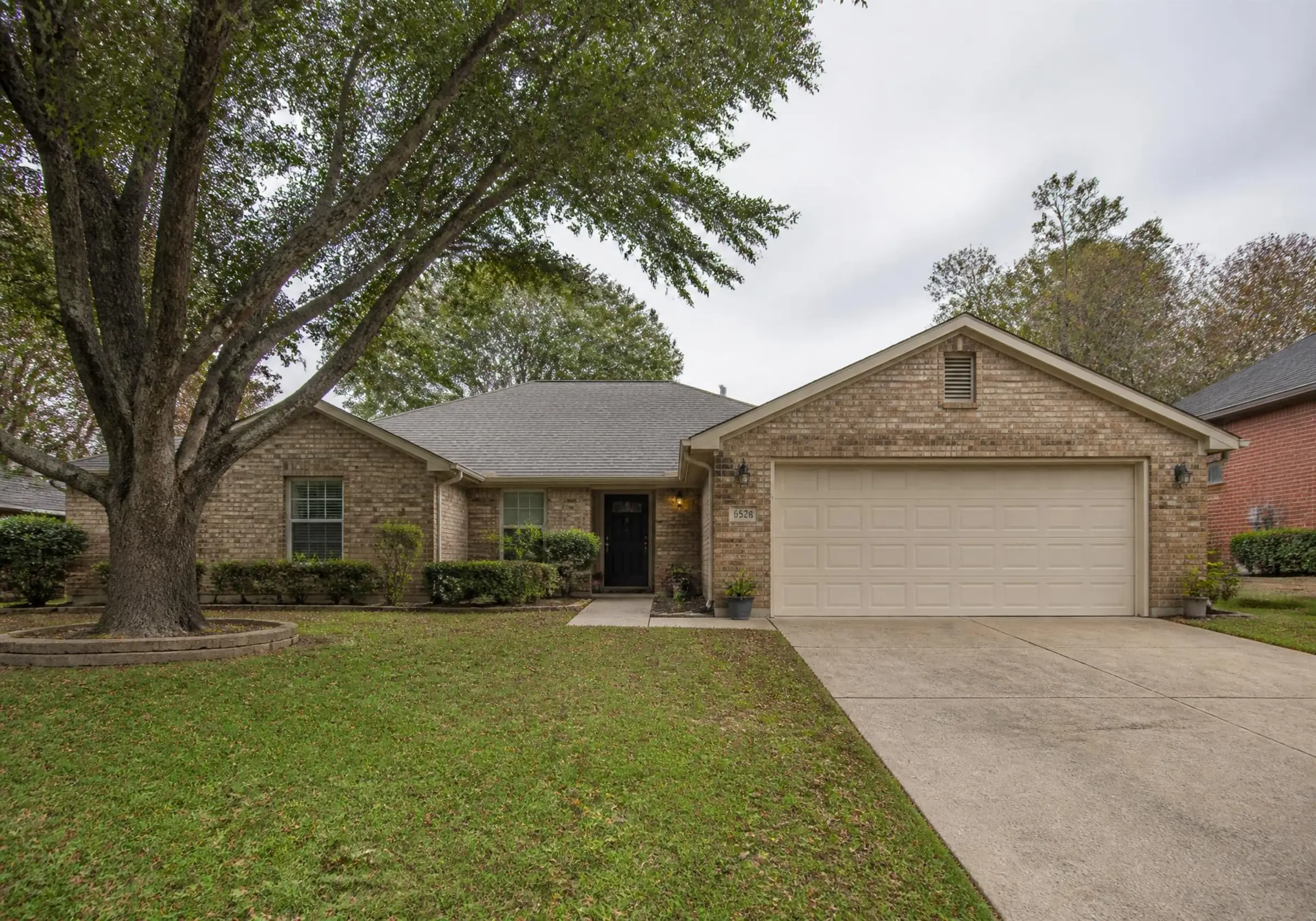 Single family home in a Florida neighborhood